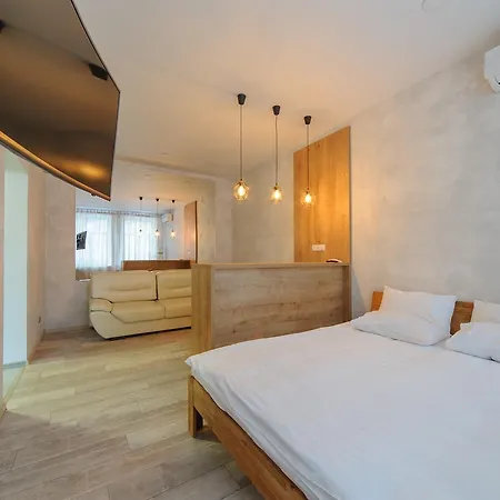 Apartment On Zalataja Horka 3 *
